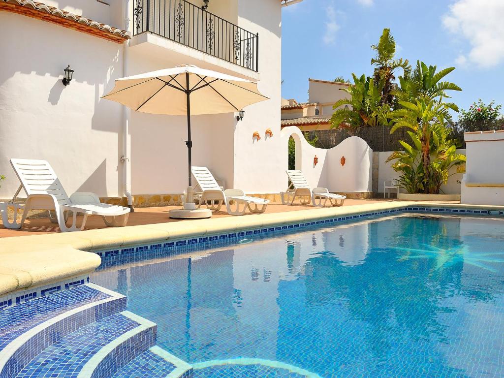Bazén v ubytování Holiday Home Reposo by Interhome nebo v jeho okolí