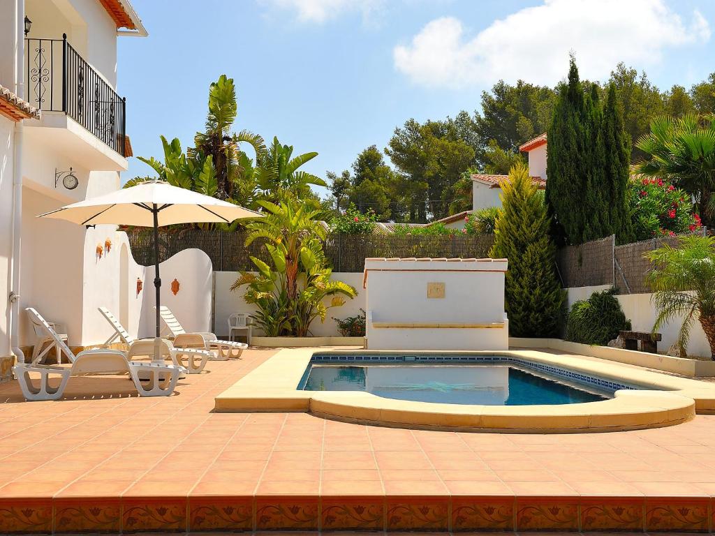 Bazén v ubytování Holiday Home Reposo by Interhome nebo v jeho okolí