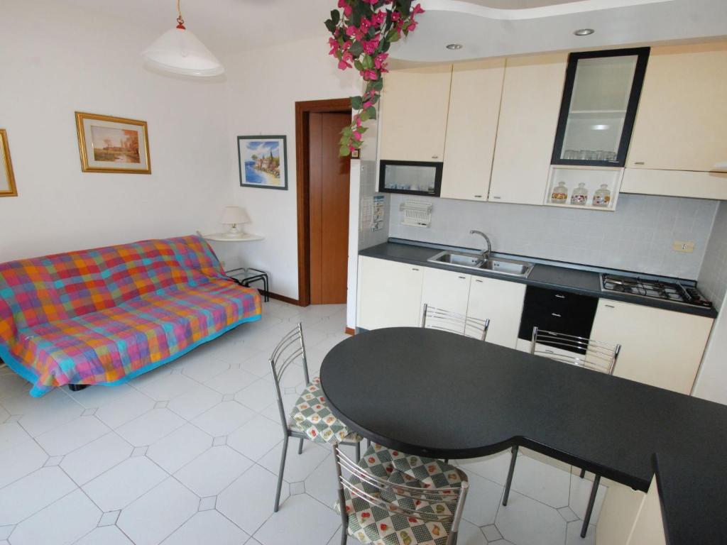 Kuchyňa alebo kuchynka v ubytovaní Apartment Lecci-1 by Interhome