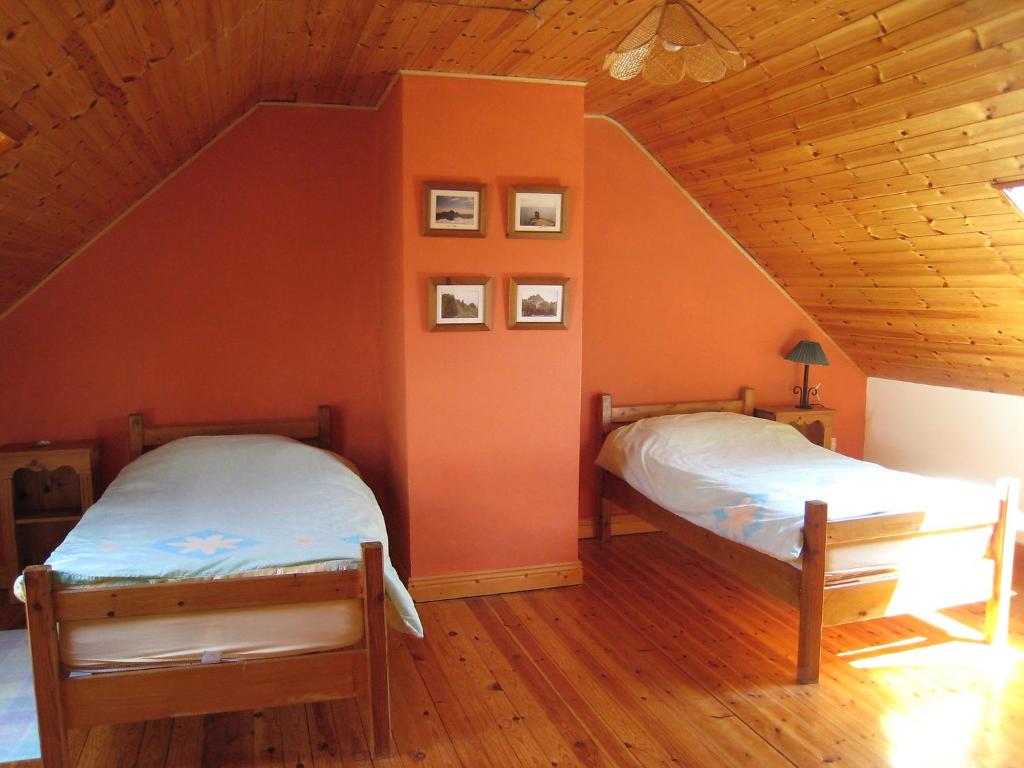 Postel nebo postele na pokoji v ubytování Holiday Home Seaside Cottages-1 by Interhome