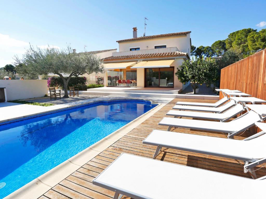 Πισίνα στο ή κοντά στο Villa Perales by Interhome