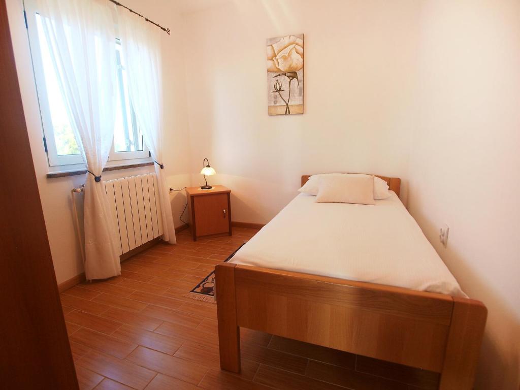Postel nebo postele na pokoji v ubytování Holiday Home Mirela by Interhome