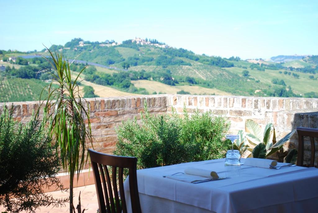 a table with a white table cloth on top of a wall at Locanda I Piceni in Ortezzano