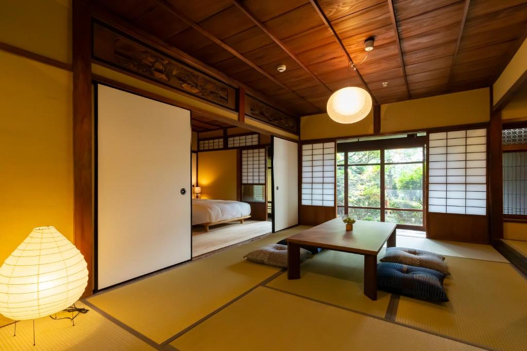 Postel nebo postele na pokoji v ubytování NIPPONIA HOTEL NARA NARAMACHI