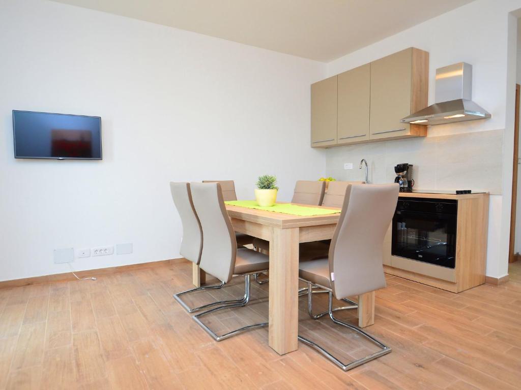 Kuchyň nebo kuchyňský kout v ubytování Apartment Kika-1 by Interhome