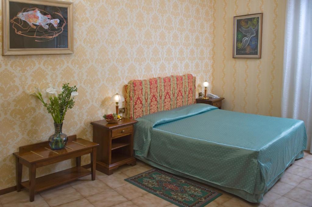 Postel nebo postele na pokoji v ubytování Hotel Beatrice