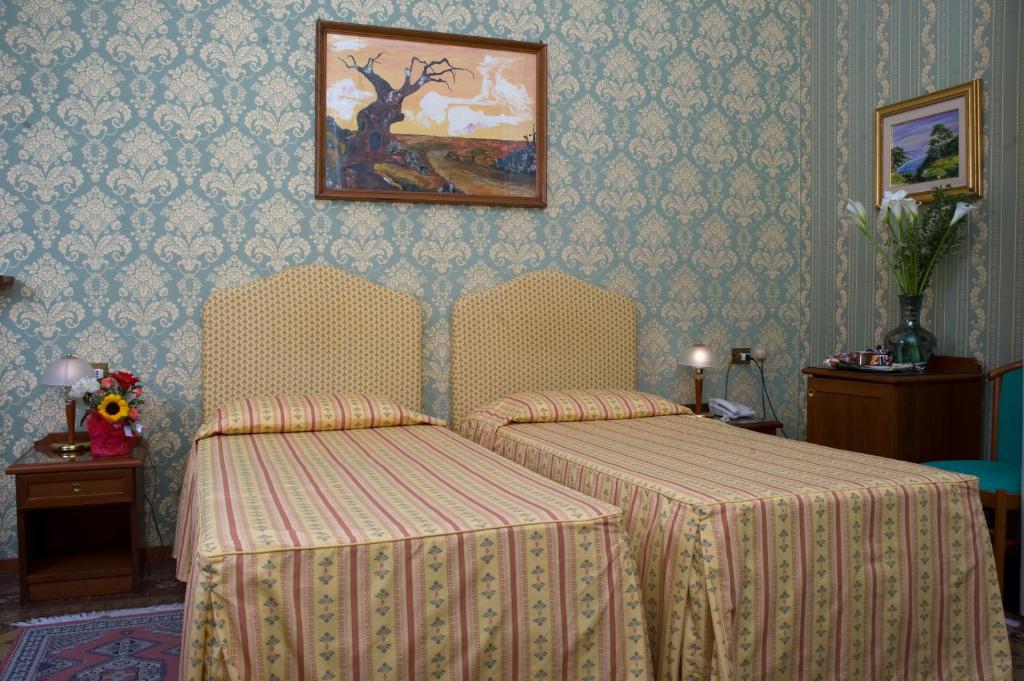 Postel nebo postele na pokoji v ubytování Hotel Beatrice
