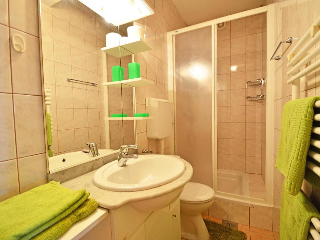 Łazienka w obiekcie Apartment Zvonko-2 by Interhome