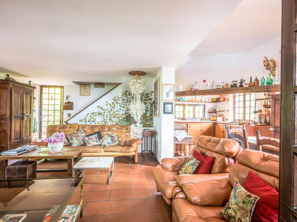 A seating area at Holiday Home Villa Poggiobello by Interhome
