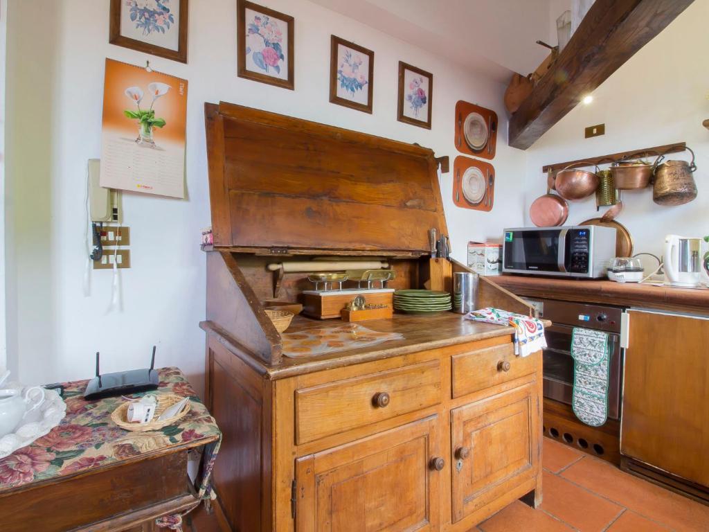 A kitchen or kitchenette at Holiday Home Villa Poggiobello by Interhome