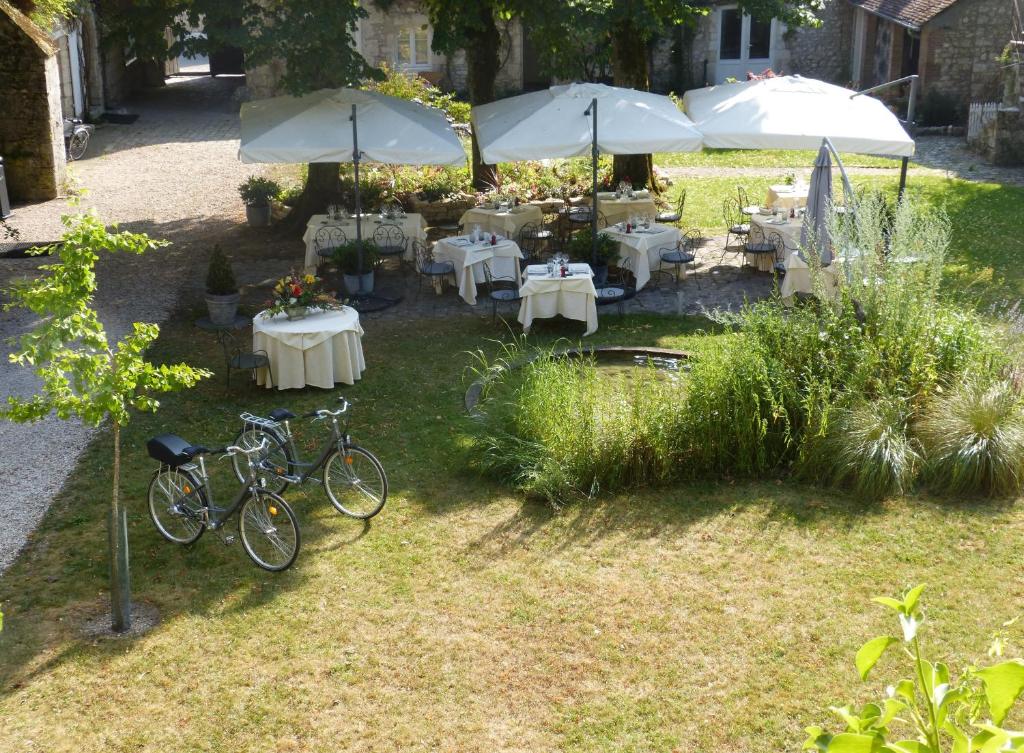 Zahrada ubytování Logis Hôtel Le Relais Louis XI