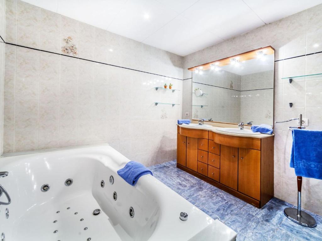 A bathroom at Holiday Home Platja by Interhome