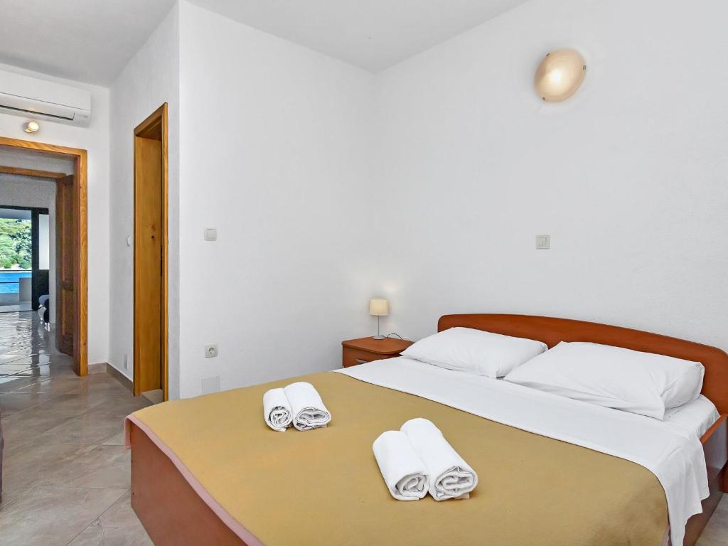 Posteľ alebo postele v izbe v ubytovaní Apartment Rubin-1 by Interhome