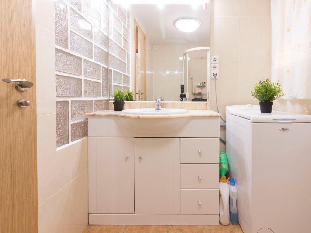 A kitchen or kitchenette at Apartment DMS IV-3 by Interhome