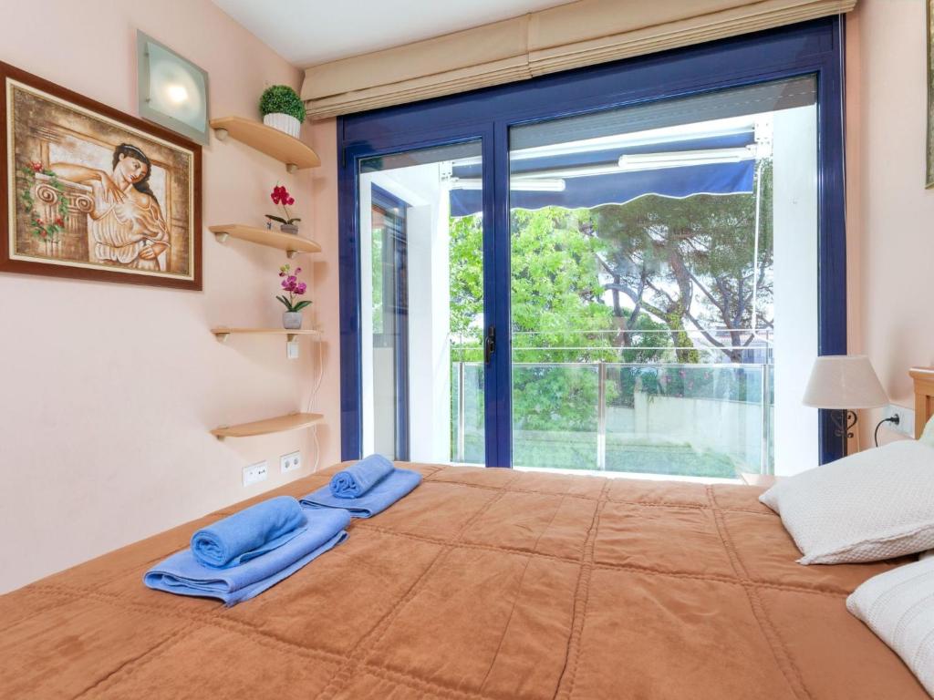 Postel nebo postele na pokoji v ubytování Holiday Home Crystal by Interhome