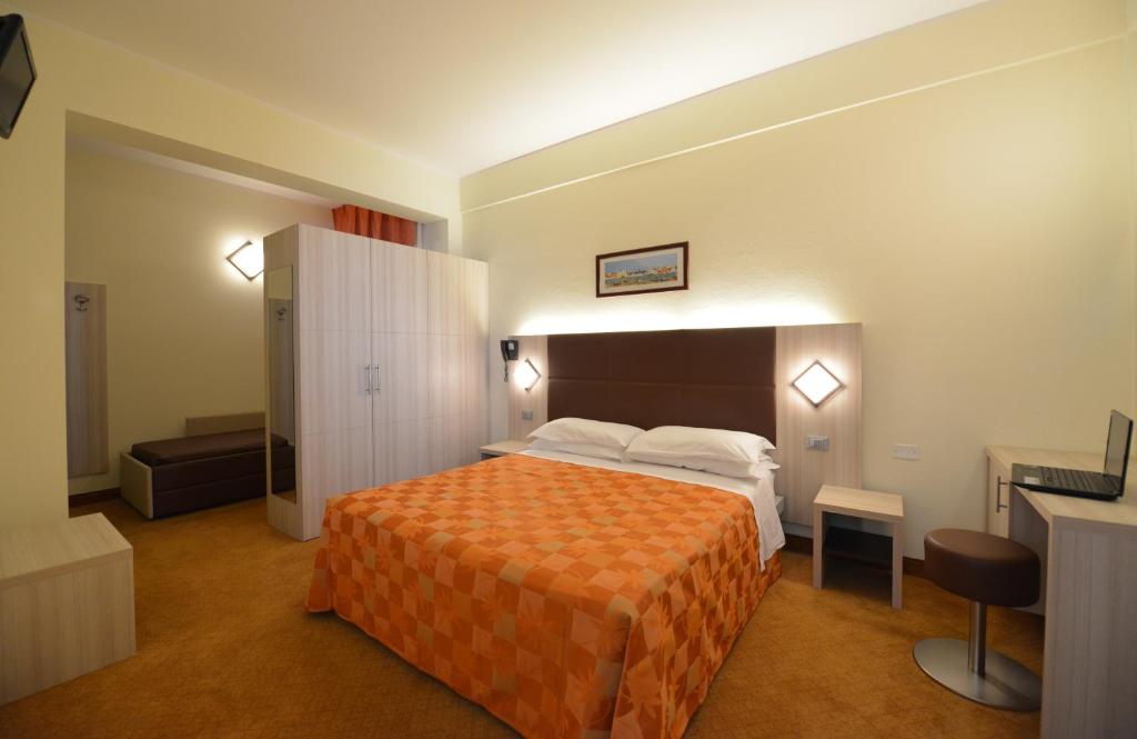 Postel nebo postele na pokoji v ubytování Hotel Doge