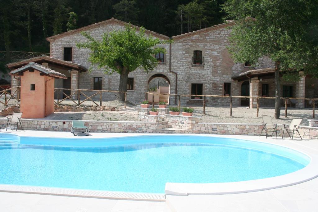 Basen w obiekcie Agriturismo Il Casale lub w pobliżu