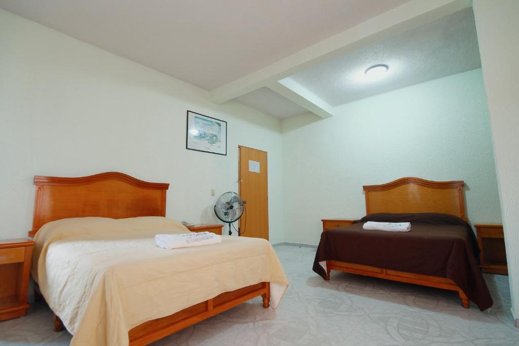 Postel nebo postele na pokoji v ubytování HOTEL EL CONQUISTADOR MONARCA.