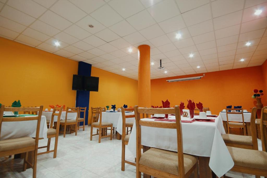 Restaurace v ubytování HOTEL EL CONQUISTADOR MONARCA.
