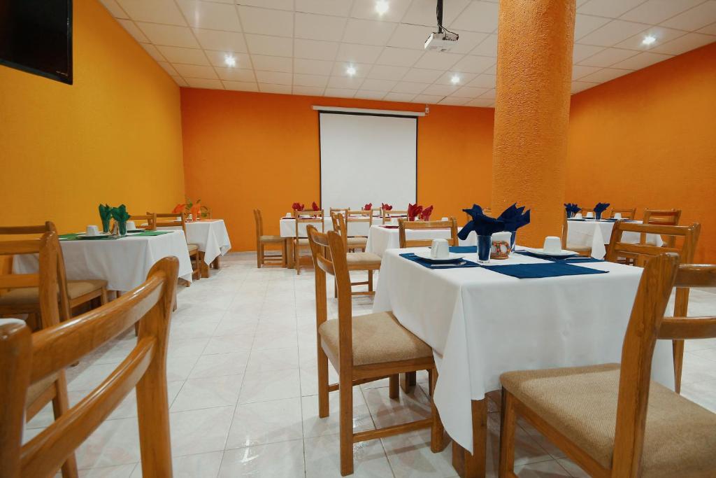 Posezení v ubytování HOTEL EL CONQUISTADOR MONARCA.