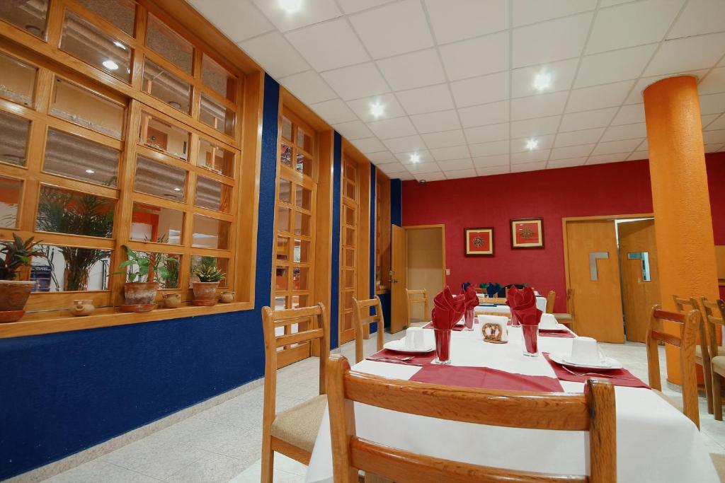 Restaurace v ubytování HOTEL EL CONQUISTADOR MONARCA.