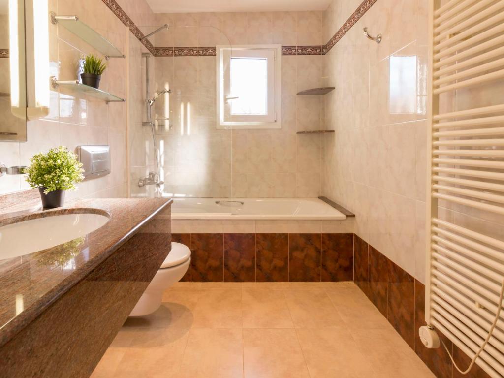 Kúpeľňa v ubytovaní Holiday Home El Dorada Playa by Interhome