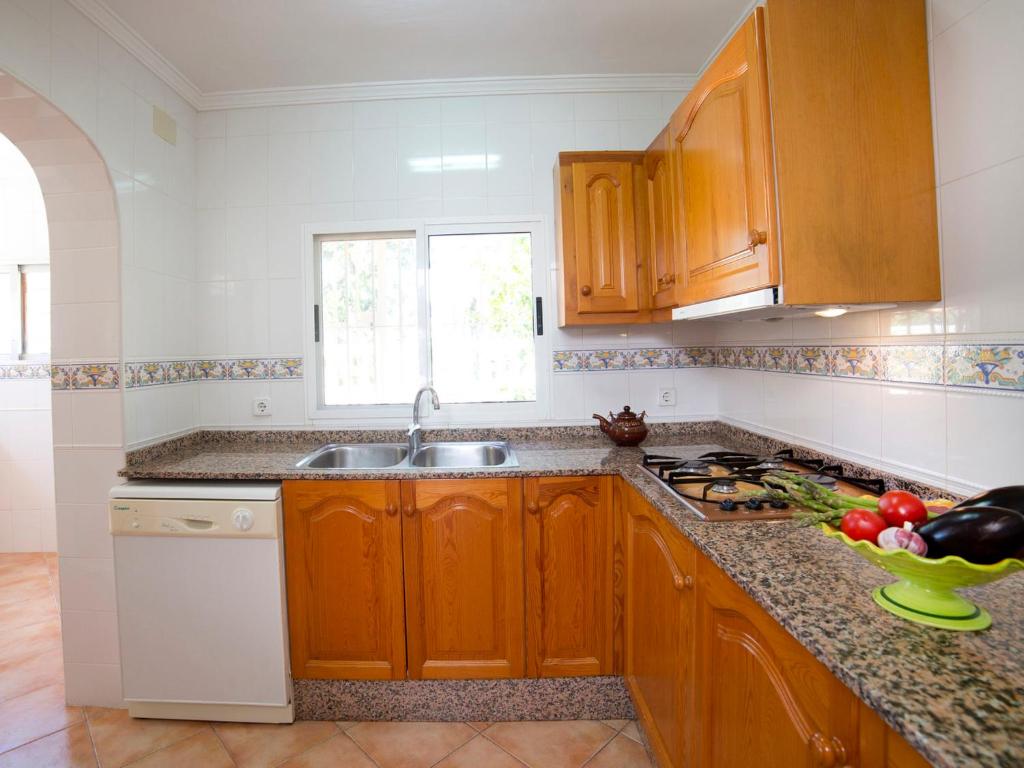 Kuchyň nebo kuchyňský kout v ubytování Villa Amber by Interhome