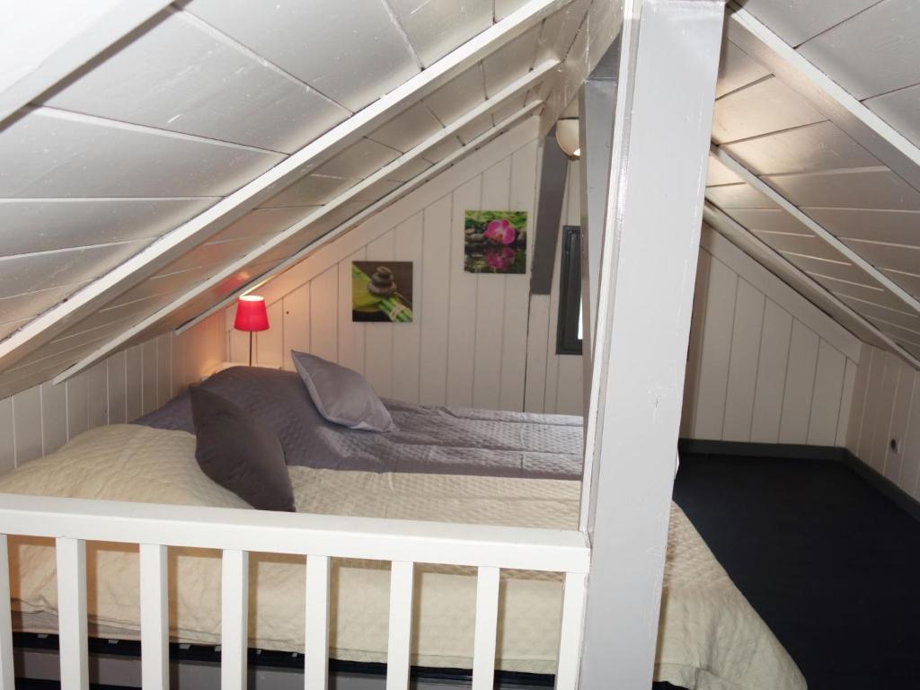 Postel nebo postele na pokoji v ubytování Chalet Le Bois d'Amour by Interhome