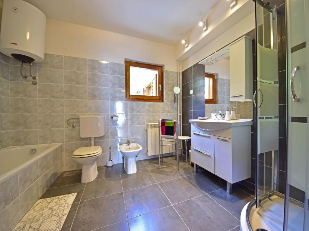 Koupelna v ubytování Holiday Home M by Interhome