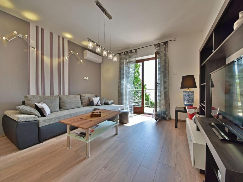 TV a/nebo společenská místnost v ubytování Holiday Home M by Interhome