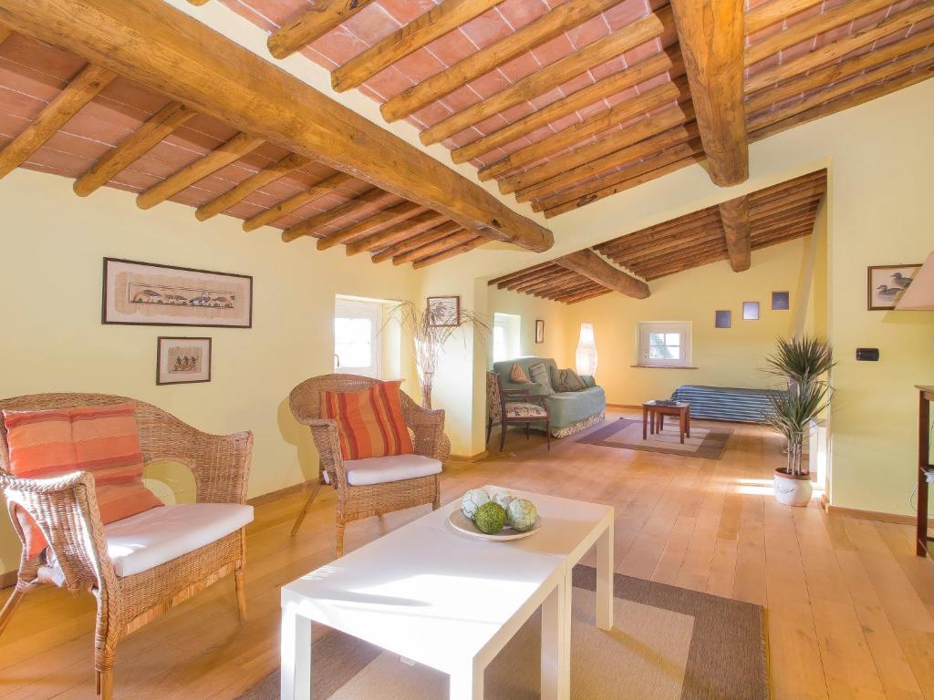 A seating area at Holiday Home Villa il Pellicano by Interhome