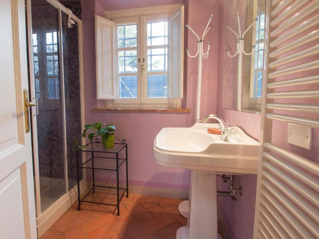 A bathroom at Holiday Home Villa il Pellicano by Interhome