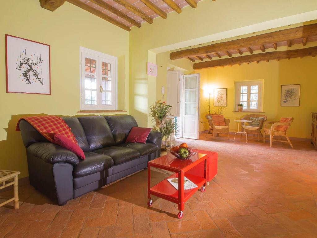 A seating area at Holiday Home Villa il Pellicano by Interhome
