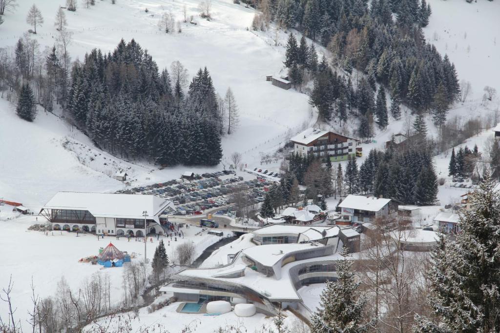 Pension Hubertushof beim Römerbad v zimě