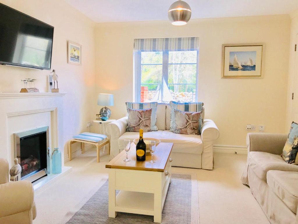 a living room with a couch and a fireplace at Chestnut Cottage, Shanklin Rural Retreat in Shanklin