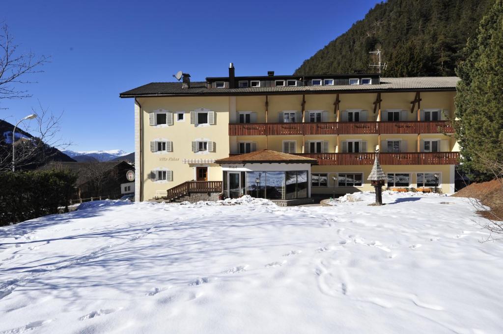 Nespecifikovaný výhled na hory nebo výhled na hory při pohledu z hotelu