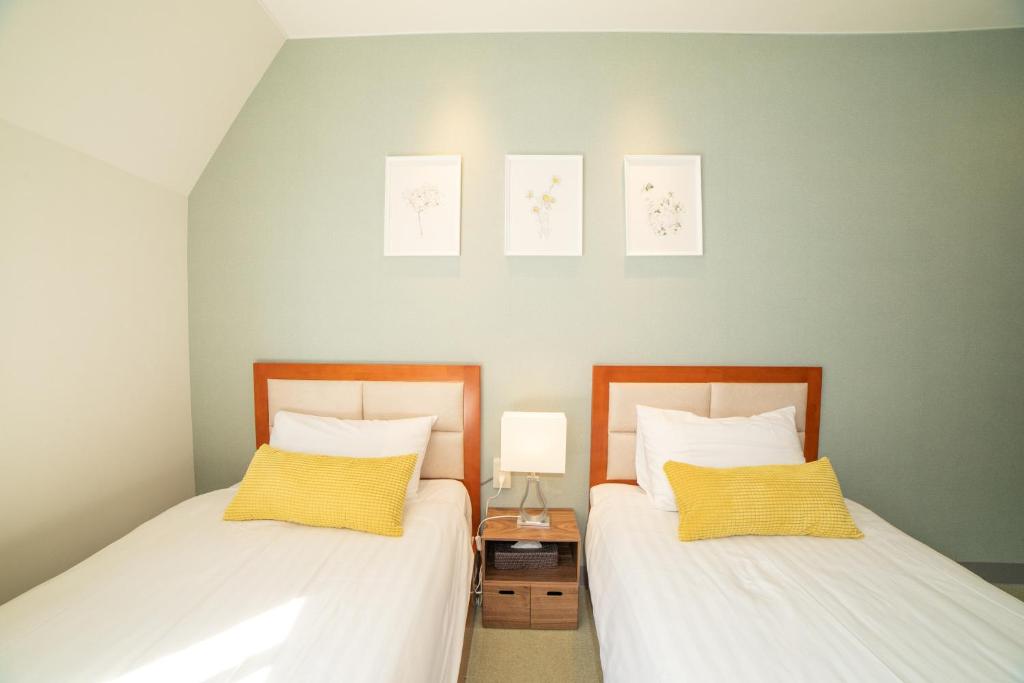 Postel nebo postele na pokoji v ubytování Tabata Oji Hotel