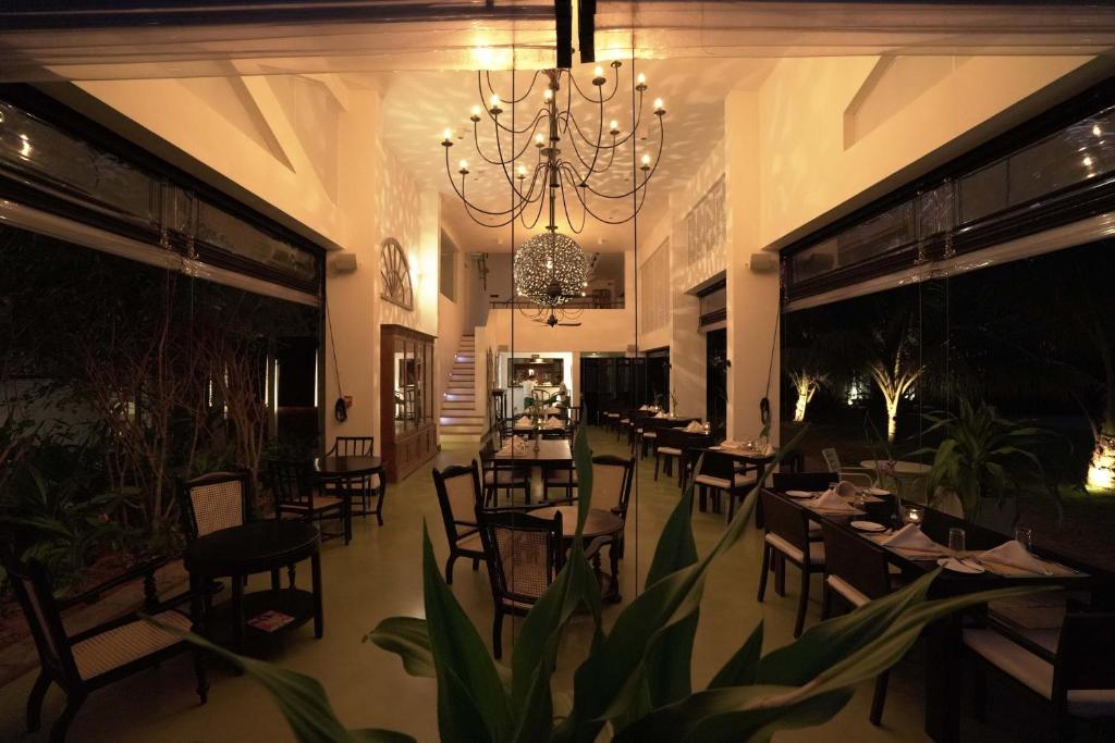 Restaurace v ubytování Calamansi Cove Villas