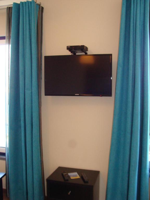 TV a/nebo společenská místnost v ubytování Apartamentos Kósmos