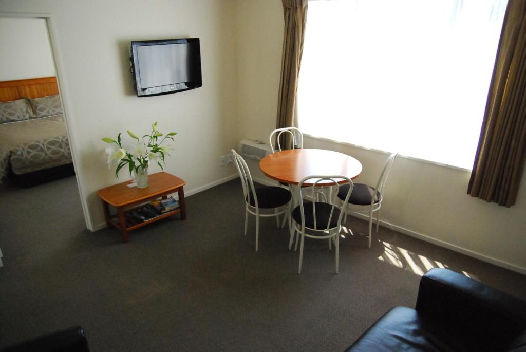 Rosewood Court Motel - Resim 39