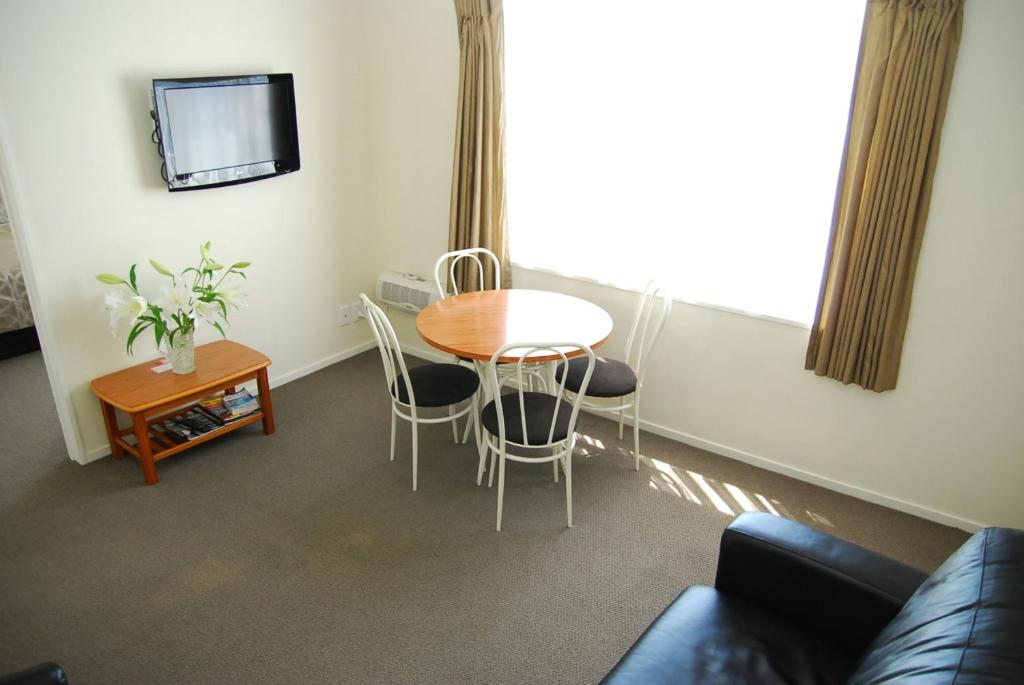 Rosewood Court Motel - Resim 32