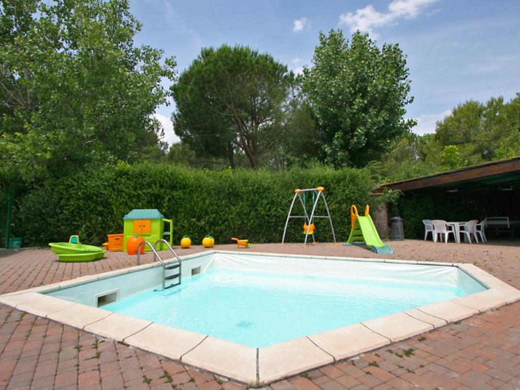 Bazén v ubytovaní Holiday Home Gineprino-7 by Interhome alebo v jeho blízkosti