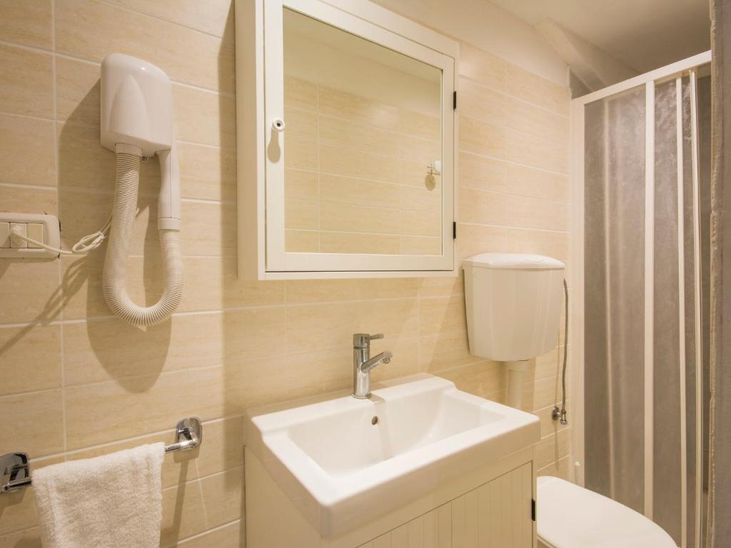 Kúpeľňa v ubytovaní Holiday Home Gineprino-7 by Interhome