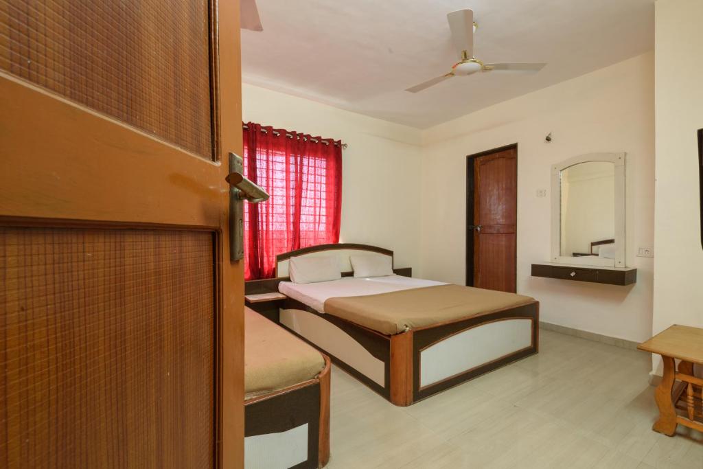 Hotel Sai Shraddha - Deluxe Quadruple Room