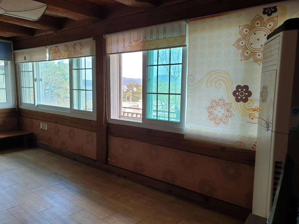 Tongyeong Yehyang Pension - Maison D'une Chambre
