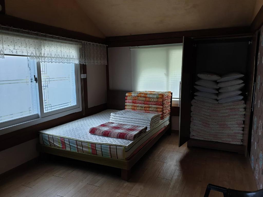 Tongyeong Yehyang Pension - Maison D'une Chambre