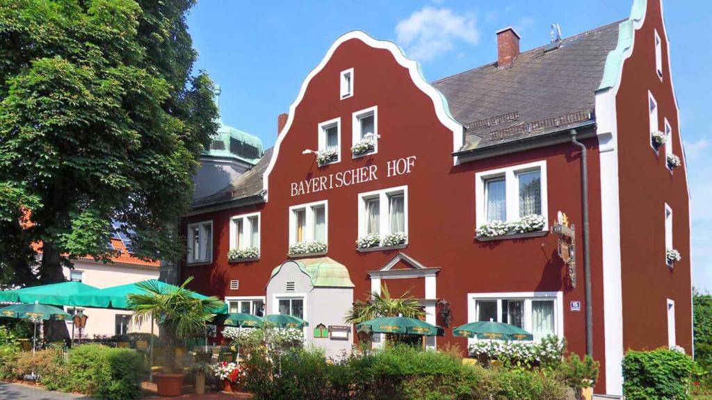 a red building with a sign for the bruderker inn at Hotel Bayerischer Hof in Waldsassen