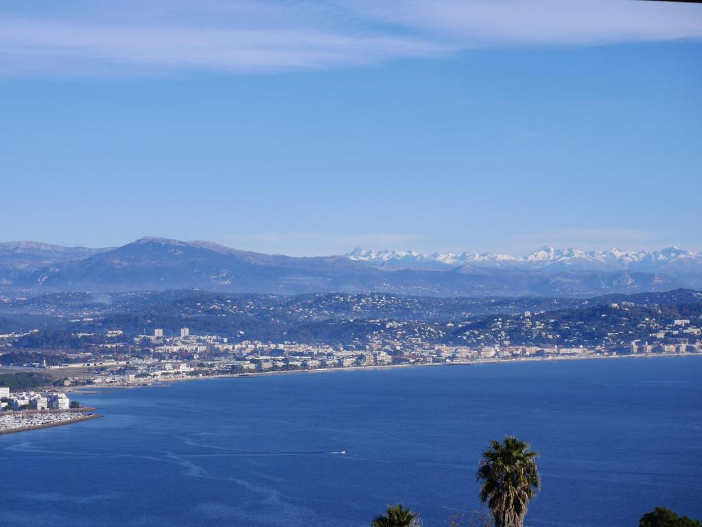 Le 332 Vue Panoramique Mer, Piscine, Garage Privatif, Théoule-sur-Mer –  Tarifs 2023