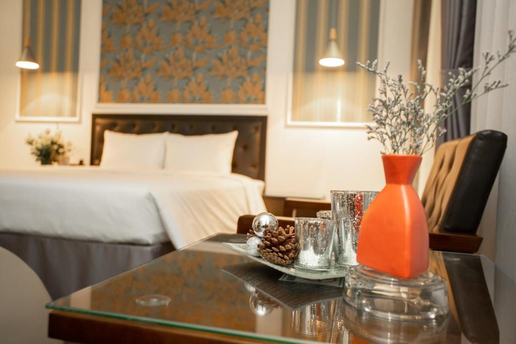 Postel nebo postele na pokoji v ubytování Adeline Hotel Hanoi