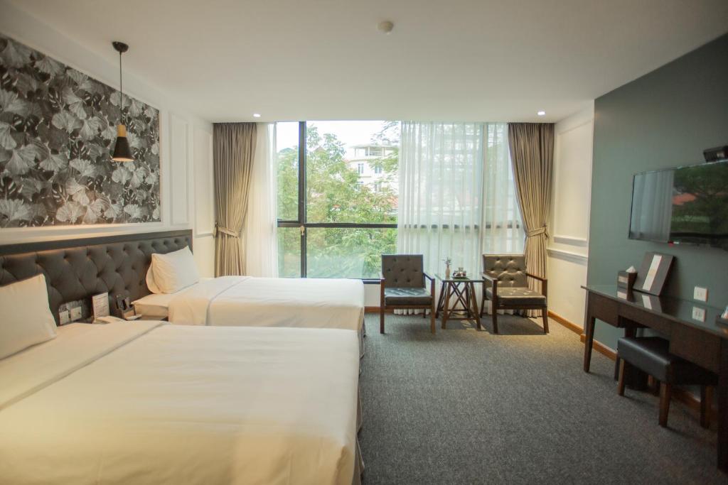 Postel nebo postele na pokoji v ubytování Adeline Hotel Hanoi